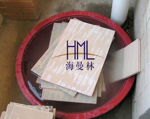 究竟為什麽廣東地磚要泡水？